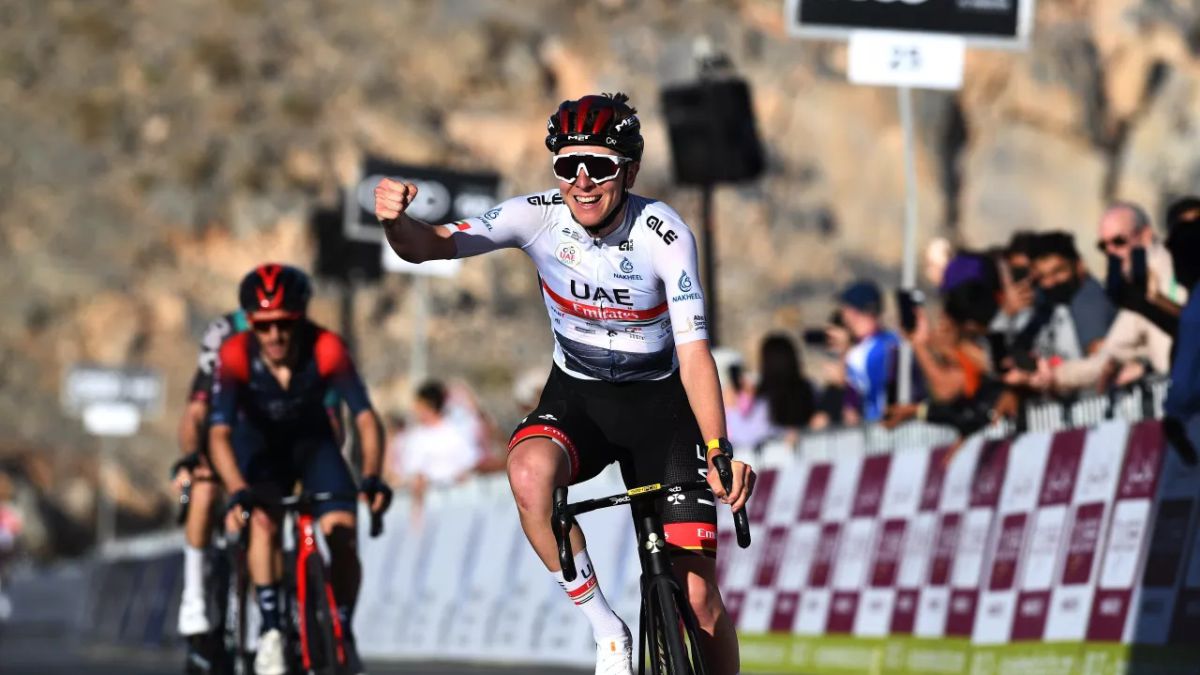 Pogacar estrena su casillero esta temporada en Jebel Jais 💪 

🇸🇮 El esloveno se impuso en la cuarta etapa del UAE Tour, con meta en la cima de Jebel Jais, y además se coloca líder en una prueba en la que defiende el título de 2021 🏆