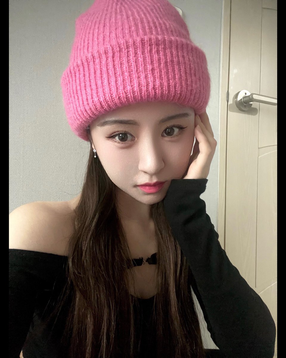 LUNARSOLAR_'s tweet photo. [#태령]

잘쟈용 해다링 보고시뿌💗
쀼🐰🖤

#루나솔라 #LUNARSOLAR #TAERYEONG https://t.co/bjhe1y0HlK