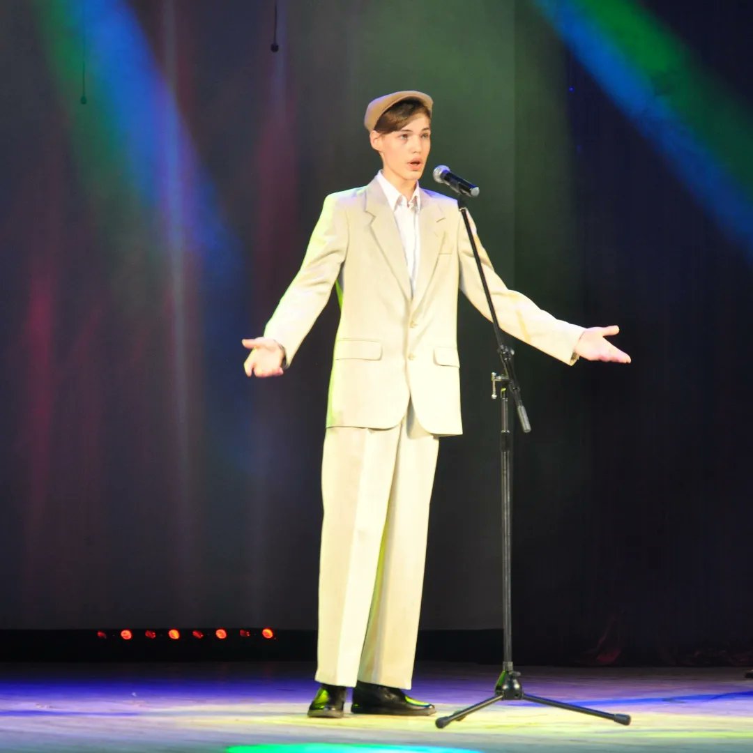 GDKKinel's tweet photo. 🌟23 февраля Городской Дом культуры возобновил свою творческую деятельность после небольшого перерыва! 
Пока на сцене самые взрослые участники самодеятельных коллективов! 

🤗Мы с нетерпением ждём зрителей в концертном зале, следите за афишей! https://t.co/xjAcVC4wDD