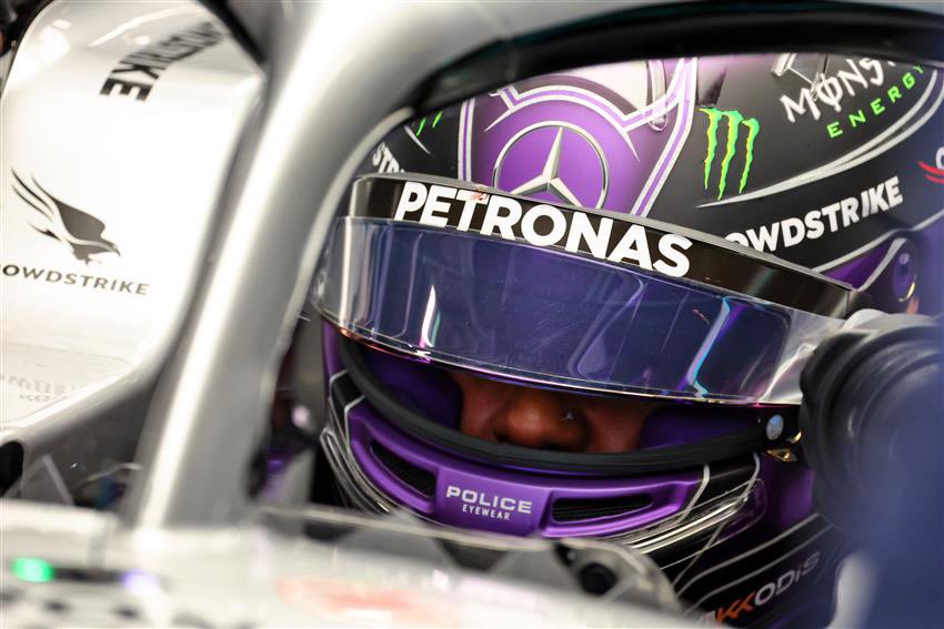 S0PHIE44's tweet photo. Lewis. 💜 #F1Testing https://t.co/eWXuRFd6lU
