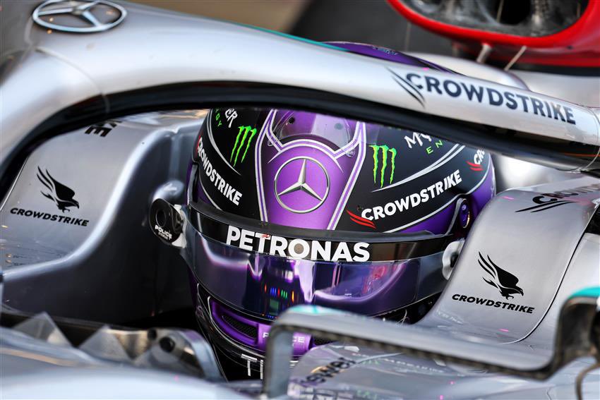 S0PHIE44's tweet photo. Lewis. 💜 #F1Testing https://t.co/eWXuRFd6lU