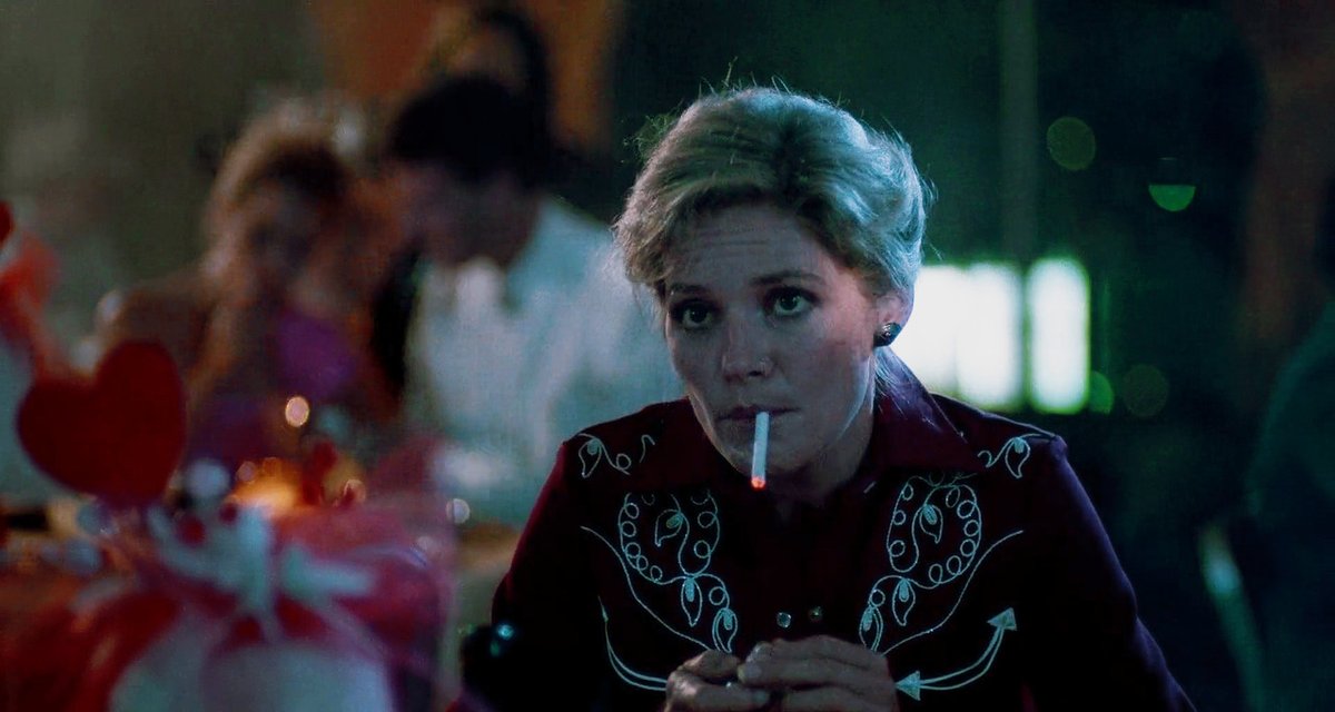 QueeringEve's tweet photo. 1950s milf divorcée having a may-december lesbian romance—gotta be one of my favorite genders https://t.co/G7VrN7v3vG