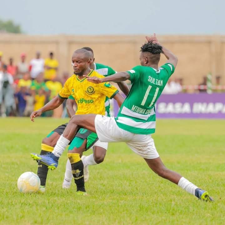 Simba_Na_Yanga's tweet photo. 𝗙𝗨𝗟𝗟 𝗧𝗜𝗠𝗘🎯
Mtibwa Sugar 0-2 Yanga Sc Wafungaji wetu kwa leo ni : Ntibazonkiza Dk 45' &amp; Mayele Dk 67' ....⚽🏃

#Cheeflonsports🔥
#Wataniwajadi🎭 https://t.co/ro1giwnEdD