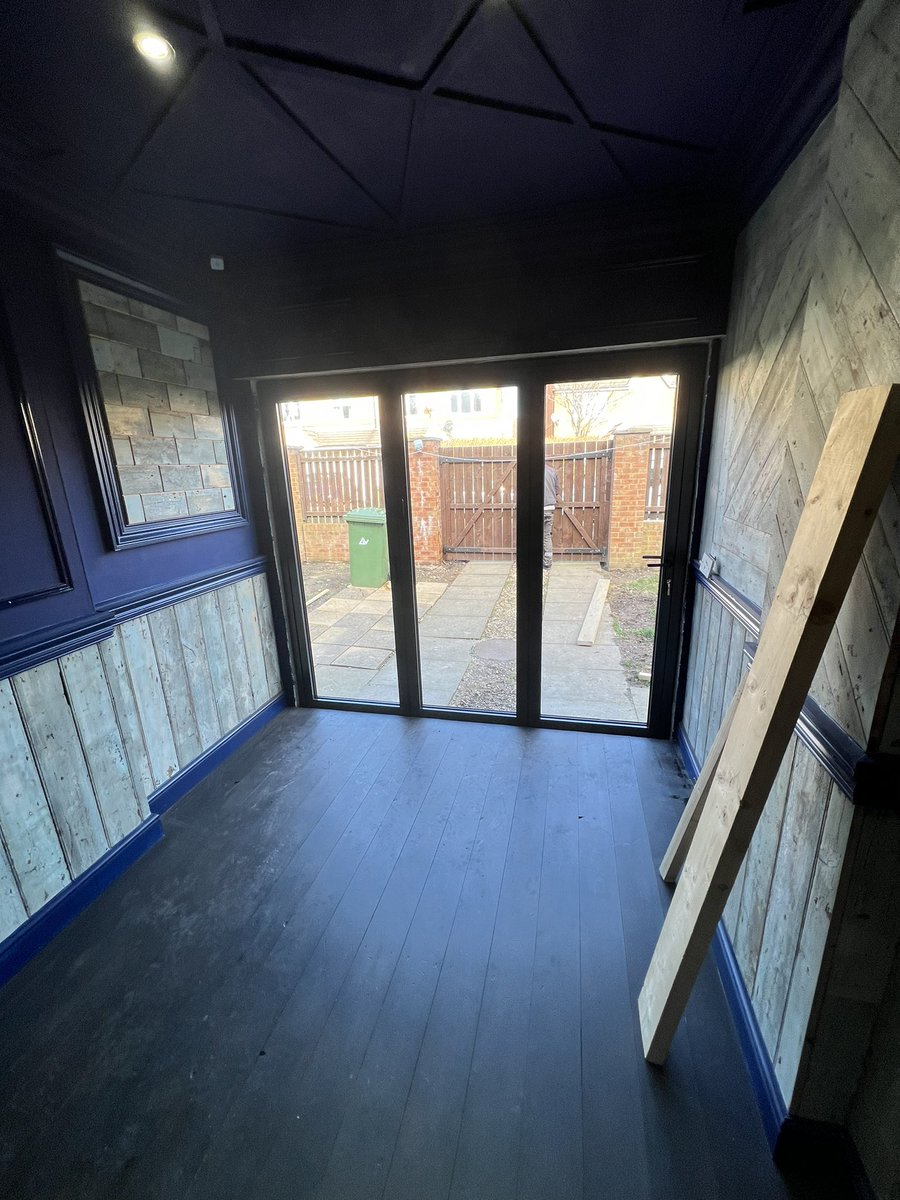 _Drapes's tweet photo. Set out last year on an endeavor to convert the garage into a bar. Today marked the final milestones in getting (95%) complete. Woohoo! #bar #homebar #garage https://t.co/UW872SgBq0