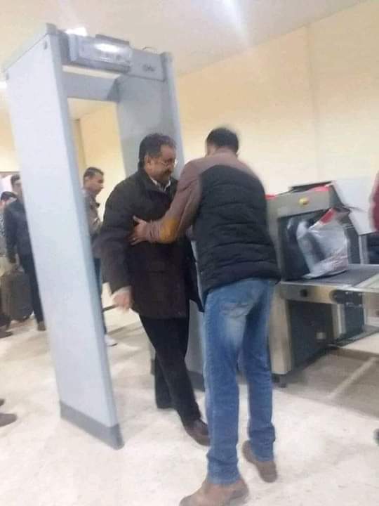 Gw3fU8's tweet photo. صور لتفتيش الخائن امبارك الشامخ في مطار بنينا الدولي https://t.co/NZtHwV1CKa