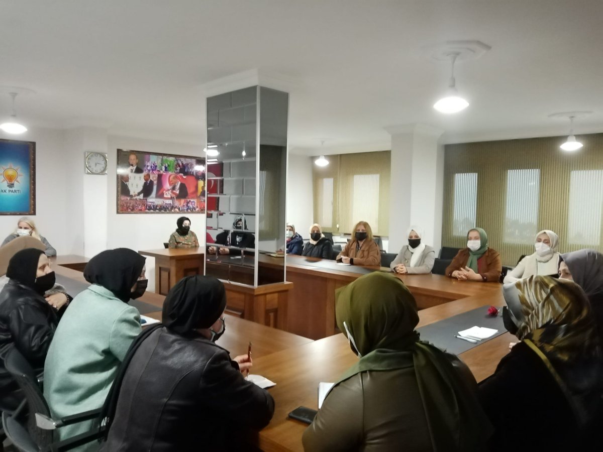 akkadinkol's tweet photo. Haftalık Olağan Yönetim Kurulu Toplantımızı İlçe Kadın Kolları Başkanımız Sn. @satuahin1 'in Başkanlığında, ilçe koordinatörümüz Özlem KAYA'nın katılımıyla gerçekleştirildi.

Çalışmalarımız ve İstişarelerde bulunduğumuz toplantımızın hayırlara vesile olmasını dileriz
#Hedef2023 https://t.co/FqozP3w1po