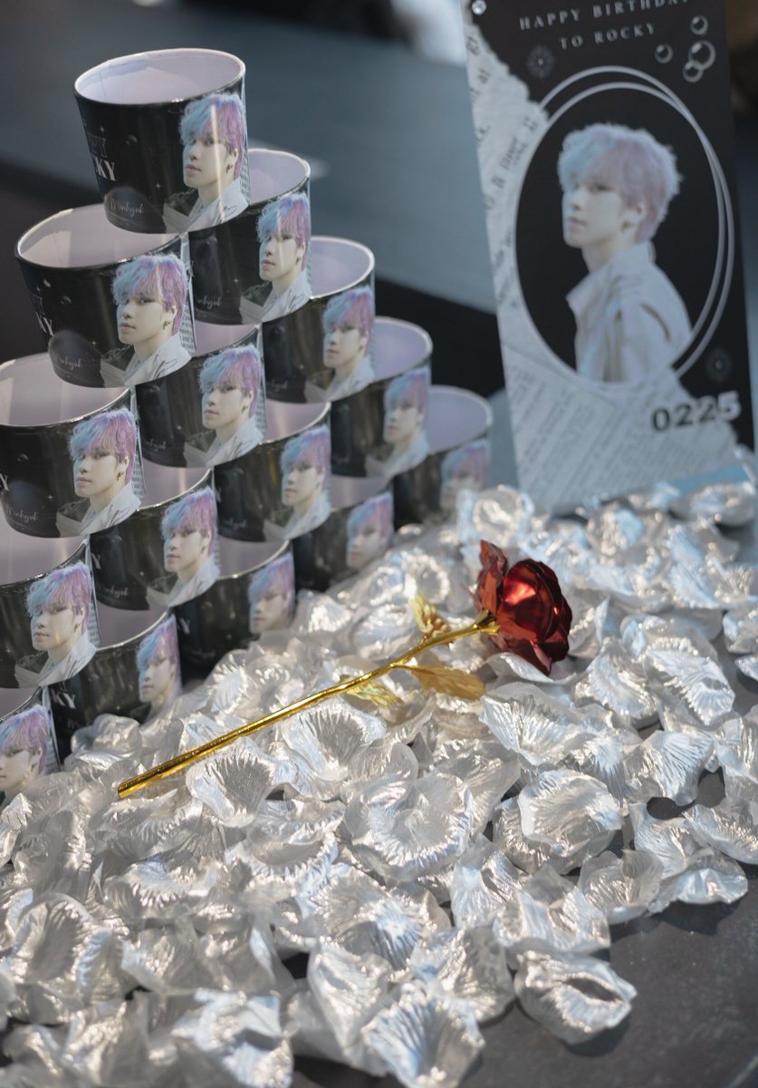dreampart0119's tweet photo. 映えたいヲタクROCKY ver.
#ASTRO #아스트로 #ASTRO6th #아스트로_6주년_여전히_우린함께야
@cafe_0907 https://t.co/c1IDOXbKQk