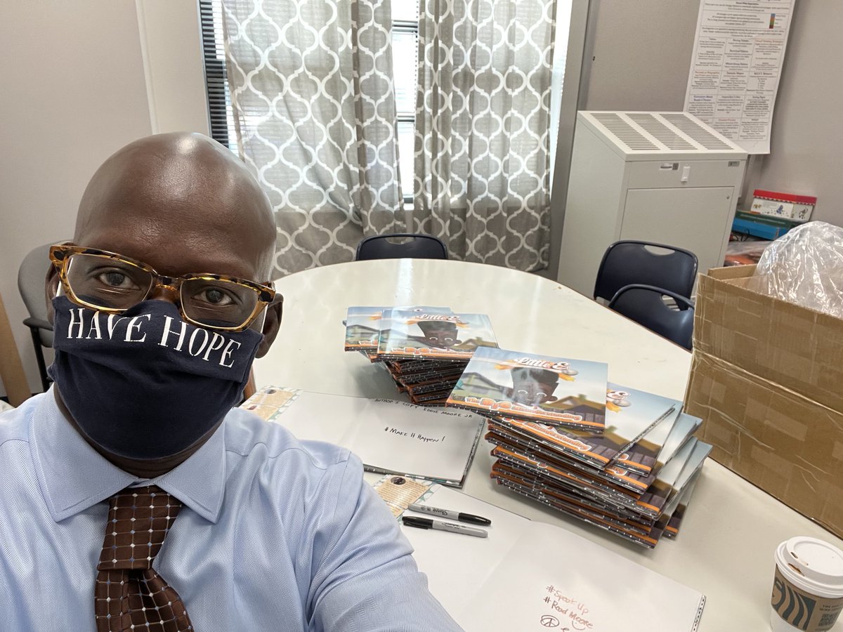 eddieknowsmoore's tweet photo. #BookReading #BookSigning #DMPS2022 #OakParkElementary #LilE https://t.co/i1C5D5SPUf