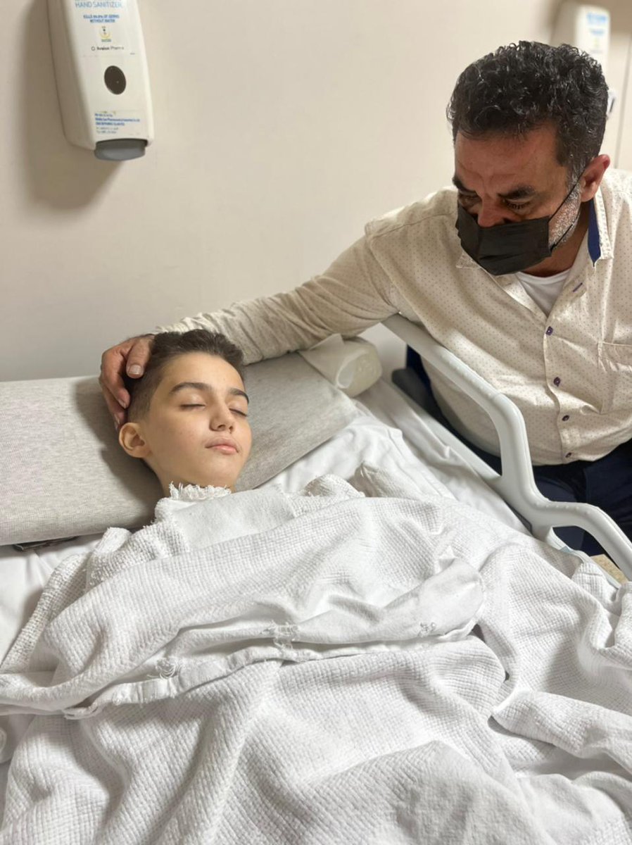 aboabd2755's tweet photo. احمد ليس في بئر تحت الارض احمد في غرفه تحولت لقبر مظلم لايعلم نهايتها احد  اللهم صبره على المه وماهو فيه وصبرنا على رؤيته بهذه الحاله #اخلاء_طبي_للطفل_احمد https://t.co/ouVrswbfls