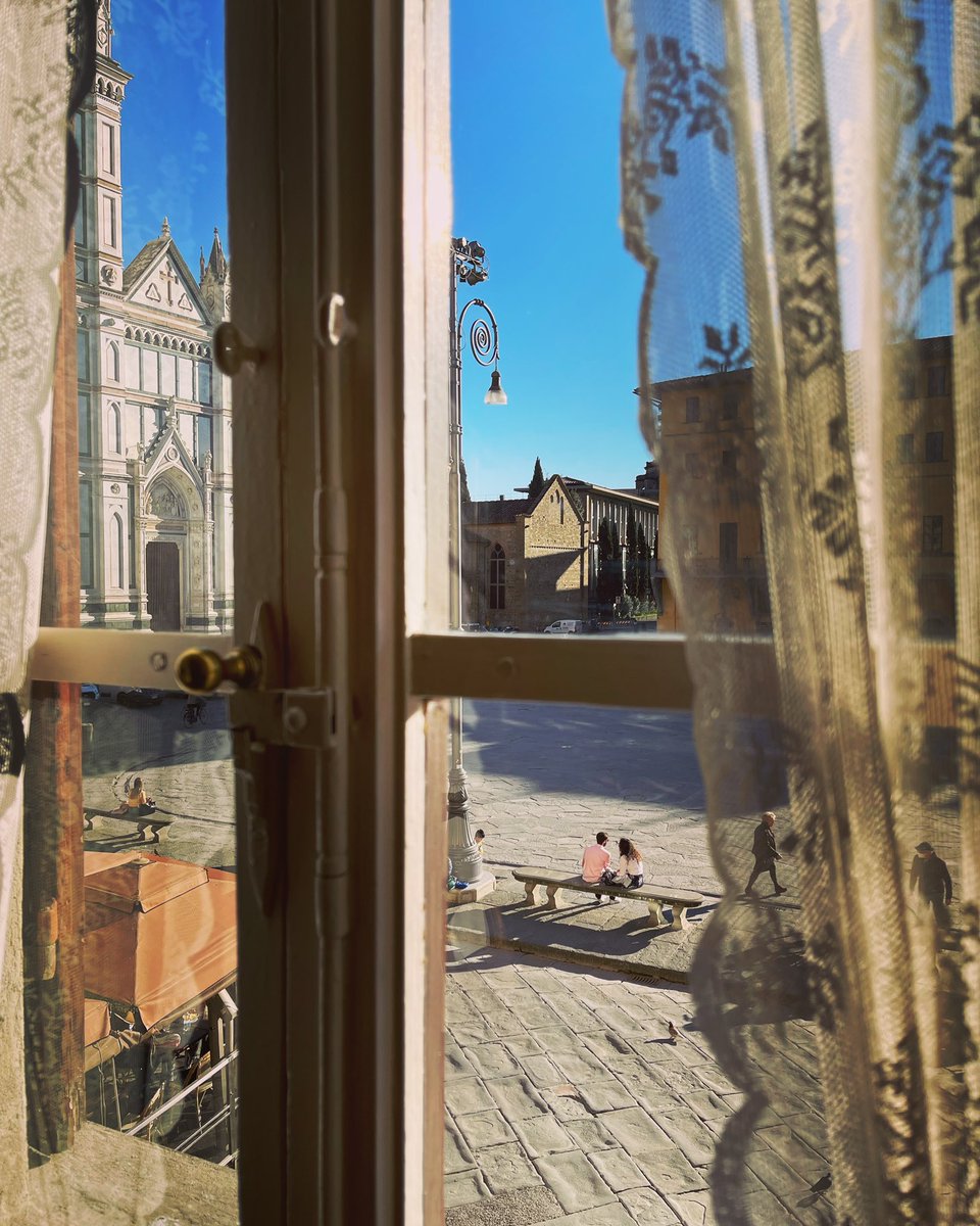 ro_co_fr's tweet photo. Le poesie avvolte sono
fatte dì sguardi e non dì parole.
#firenze #piazzasantacroce https://t.co/kiJiQDqkAG