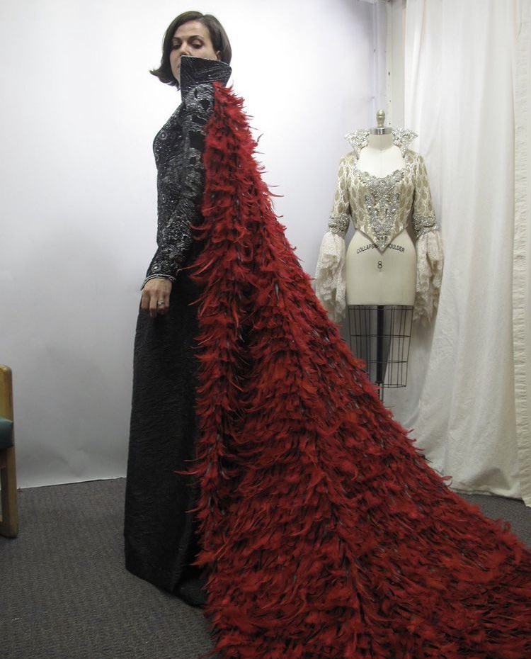 MsBrooklyn88's tweet photo. Costume Designer Eduardo Castro shared a photo of @LanaParrilla in Evil Queen beautiful dress on his Instagram. Wow she’s gorgeous and perfect! ❤️🖤
#LanaParrilla #EvilQueen #OnceUponATime #OUAT6 https://t.co/XXgVs3P16r