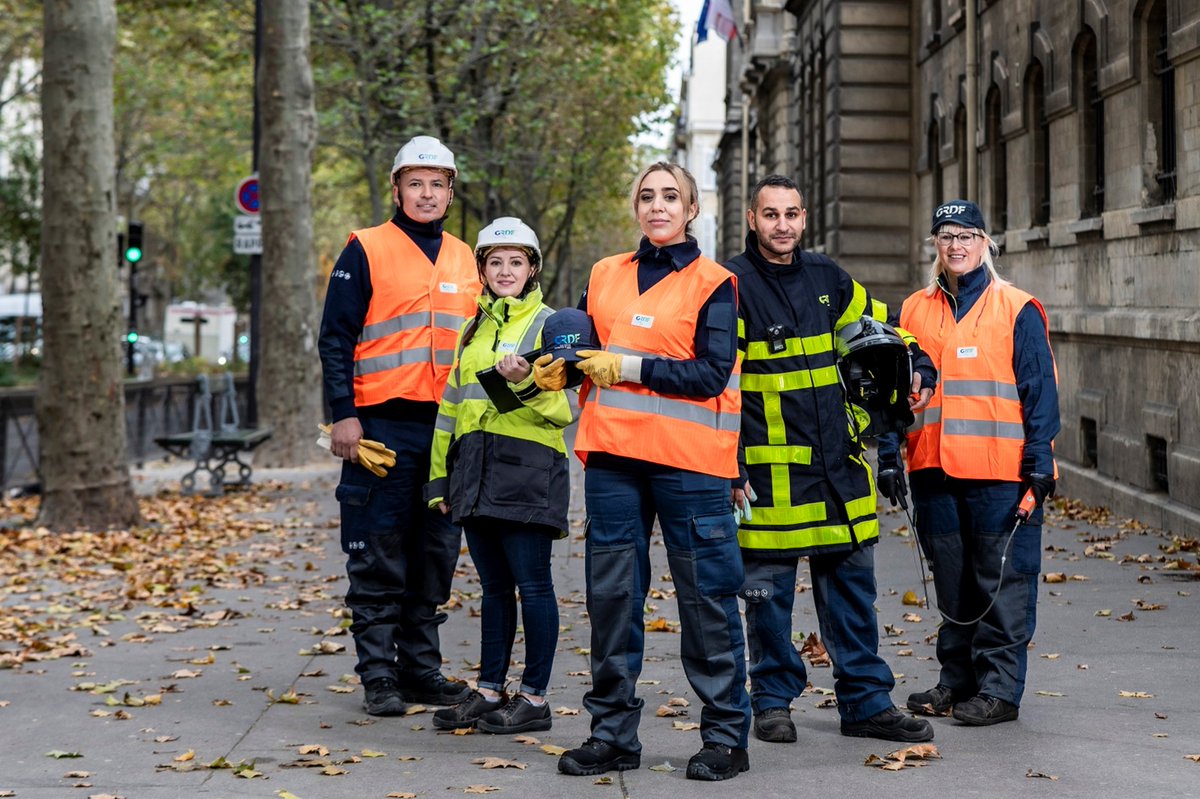 PompiersFR's tweet photo. #Recrutement | Et si vous étiez sapeur-pompier et spécialisé dans les métiers du gaz ? 

@GRDF recrute 500 alternants en 2022 ! 
Des offres ouvertes aux compétences des sapeurs-#pompiers de France ⬇️ 
https://t.co/4Q0u7ZfgTg https://t.co/sOULNLVU6O