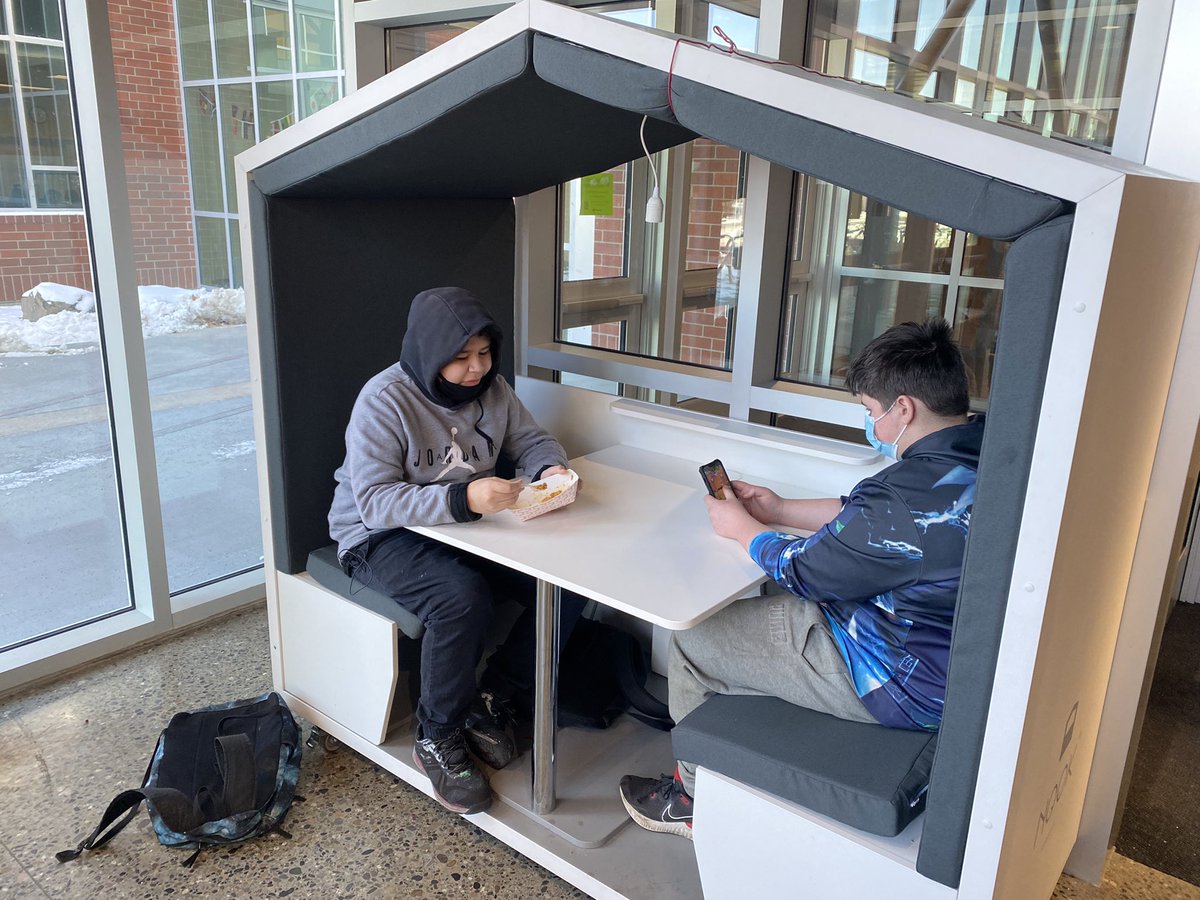 SuptSwinyard's tweet photo. Check out the flexible seating in the new Shaw MS Commons - cool stuff! Thank you to the staff, students, families, and community members that participated in the design process. Love seeing kids enjoy these new spaces! @NECCSpokane @TheZoNESpokane @spokanelibrary https://t.co/hUi5e7WqeV