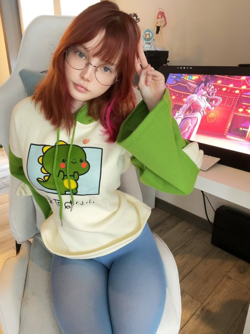 Watch Alisa Pika Pika's leaked NSFW photo on TwXstars