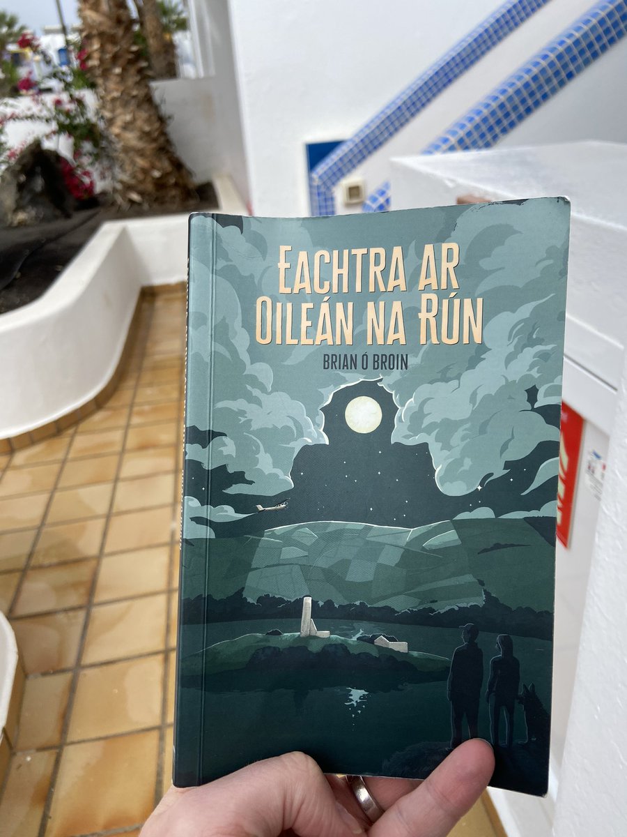 Scéal eachtrúil. An-taitneamhach ar fad. Gaeilge shaibhir. Léaráidí áille.  Níor chóir leabhar a mheas bunaithe ar an gclúdach amháin ach nach bhfuil sé thar cionn? 👏🏻👏🏻 #leabhrafeabhra