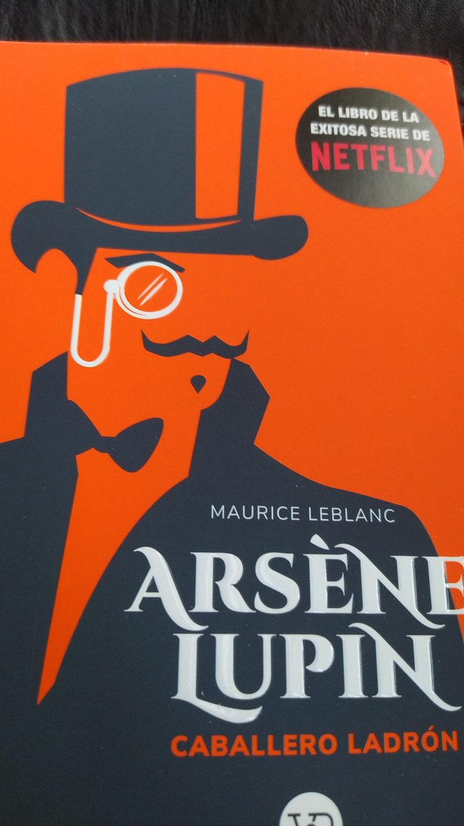 Justo cuando iba a emplear mis noches para Habermas, mis ahijados me regalan esto: