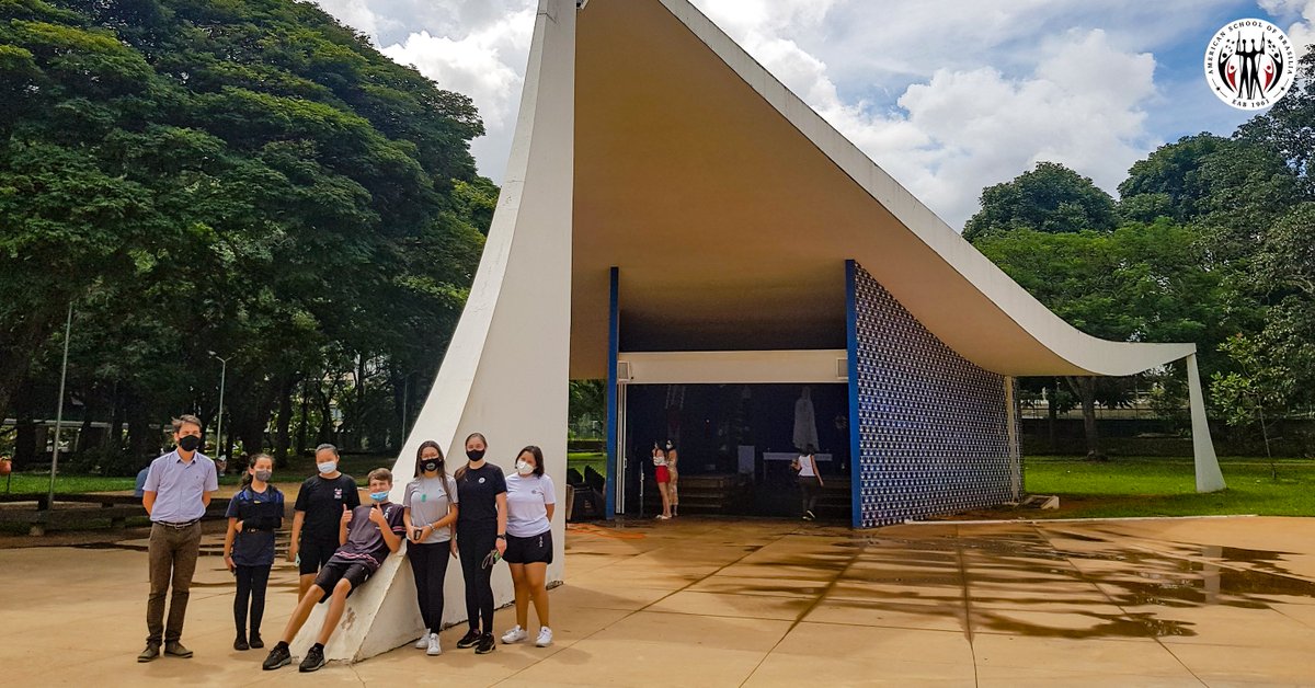 eab_school's tweet photo. Last week, Mr. Dias and his Grade 8 PLL students went on a field trip to learn more about our city's history and architecture.

They visited the Model Block in 308 Sul designed by architects Lúcio Costa and Oscar Niemeyer and a landscape project by Roberto Burle Marx. https://t.co/GCQ77vC41m