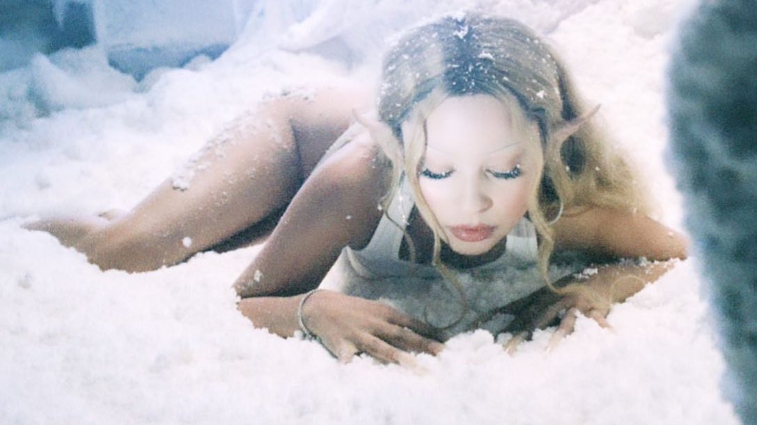 gobIinarchive's tweet photo. alexa demie by petra collins https://t.co/3nX8mAJu6r