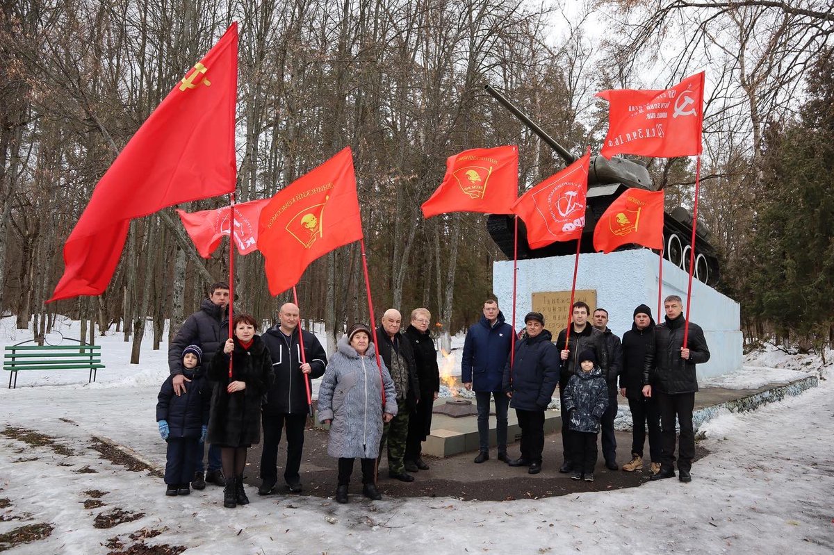 В ОРЛЕ СОСТОЯЛСЯ АВТОПРОБЕГ В ЧЕСТЬ 104-ОЙ ГОДОВЩИНЫ СОЗДАНИЯ РАБОЧЕ-КРЕСТЬЯНСКОЙ КРАСНОЙ АРМИИ
 
23 февраля коммунисты, комсомольцы, сторонники КПРФ провели автопробег по памятным местам, местам боевой славы.  Подробнее: kprforel.ru/one-news/Novos…