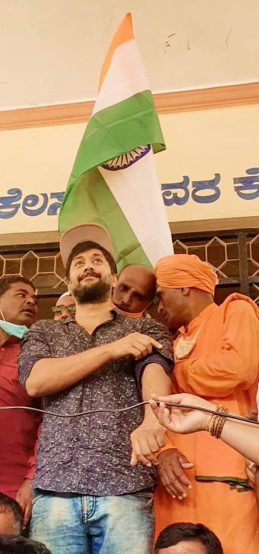 InganalliS's tweet photo. @ChetanAhimsa  ಈ ಉಸಿರು ಇರೋವರೆಗೂ ನಾವು ನಿಮ್ಮ್ ಜೊತೆ ಇರತೇವಿ 
ಜೈ ಭೀಮ್ ನಮೋ ಬುದ್ದಾಯ https://t.co/cqes1ssdVy