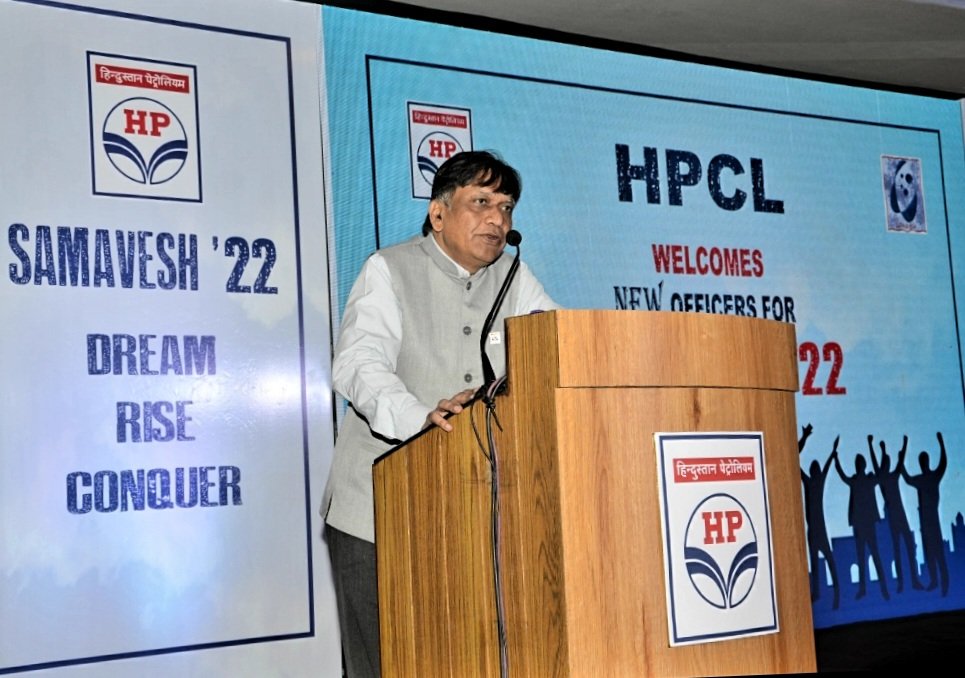 HPCL's tweet photo. HPCL ushers in a new era, adding 112 young professionals to its smart workforce, with Director~Human Resouces Dr Pushp Joshi delivering inaugural address emphasising need for continuous learning in a dynamic World &amp; leading fulfilling life to meet personal &amp; organisational vision https://t.co/jEubWbsO76