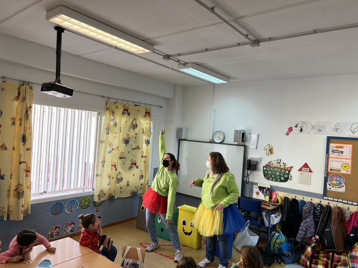 CEIPCARMBURG's tweet photo. En el Carmen de Burgos se ha trabajado los residuos con el programa "EcoResiduos: Reduce y Separa"lo tenemos claro: hay que reciclar para ayudar al planeta.Este alumnado nuestro futuros adultos responsables con el medio ambiente lo saben.Esto dice mucho de alumnado y de familias https://t.co/Fl5pGnsHex
