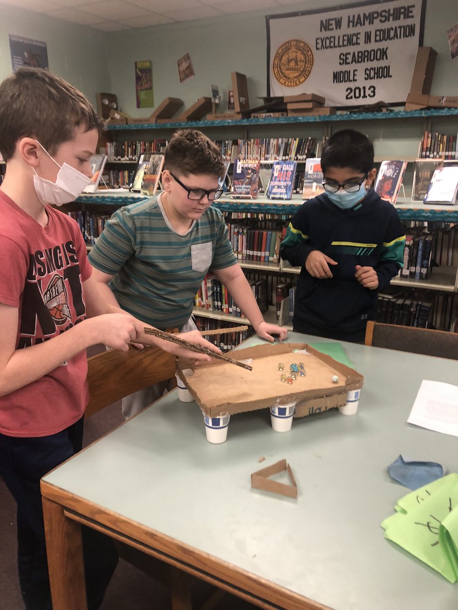 SeabrookMS's tweet photo. Sixth grade Cardboard Makerspace Arcade games! https://t.co/4istdD8s9T
