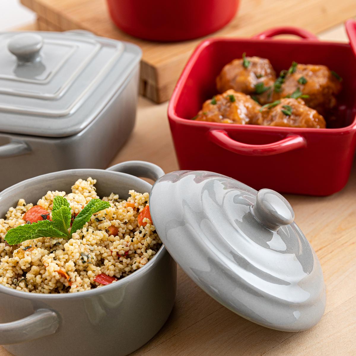 QuidSpain's tweet photo. Presentaciones con las que sorprender ✨

Mini cocottes de porcelana Appetite 🍲

En gris o rojo, con un brillo excepcional para servir
entrantes y tapas individuales. 😍

#Quid #Novedades #MiniCocottes #Cocottes
#Presentación #Cocina #Cocinillas #Recetas #Mesa
#VestirLaMesa https://t.co/0libDNWZs7