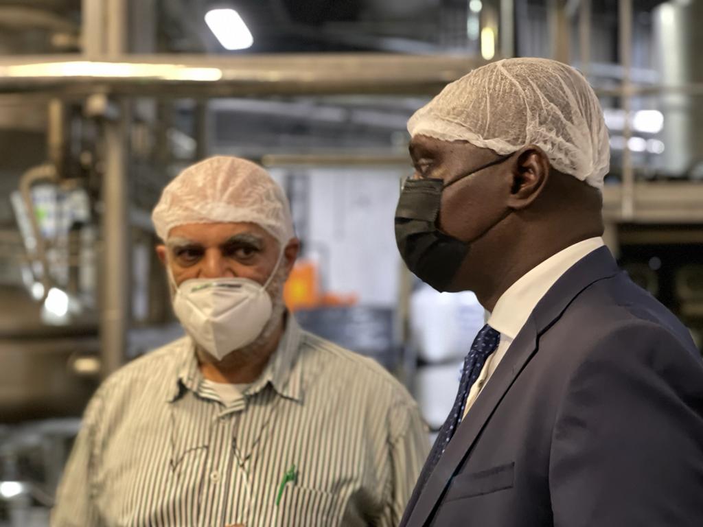 GhanaHighComSA's tweet photo. H.E Charles Owiredu, accompanied by his Deputy, Mr. Japhet Ofosu-Appiah and the Trade Officer, Mrs. Patricia Boateng-Bannor met with the Chairman of Broadway Sweets, Mr. Nadir Ahmed Osman in Johannesburg, today, 23rd February, 2022 to discuss investments opportunities in Ghana. https://t.co/XTUwpjV0va