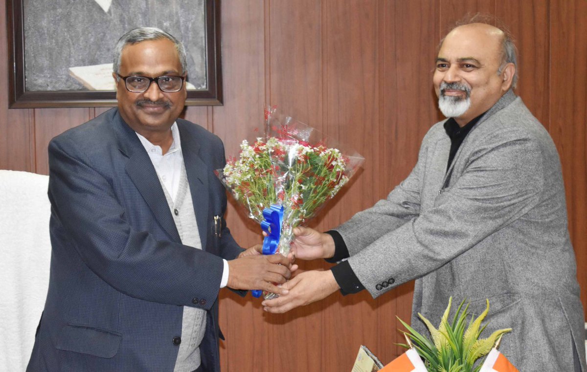 JCBoseUST's tweet photo. Well known Mathematician Prof. Sushil Kumar Tomar, Professor, #DeptofMaths, @OfficialPU, Chd today took over the charge as the Vice-Chancellor of @JCBoseUST. Before assuming office, Prof. Tomar paid tribute to the great scientist Jagadish Chandra Bose by garlanding on his statue. https://t.co/gzxxIXkmDT