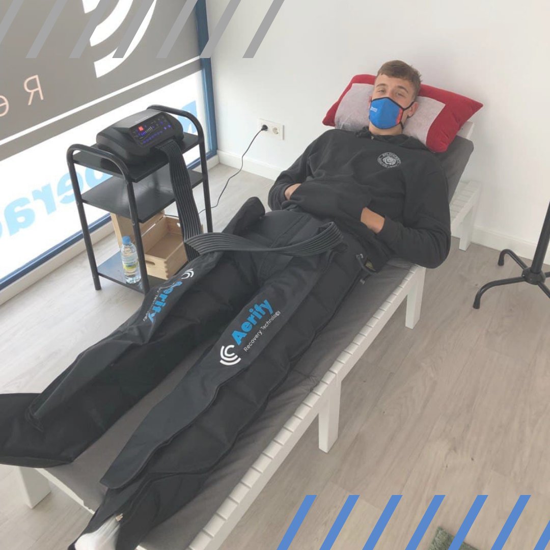 Kike Flórez (<a href="/kikeflorezgil/">Kike Flórez Gil</a> ) y Jaime Llamas (<a href="/jaime_llamas32/">Jaime llamas</a> ) jugadores de baloncesto del <a href="/cbreinodeleon/">CB Reino de León</a> (#LigaEBA) 🏀⛹🏼‍♂️

Tienen una semana llena de partidos, pero con la ayuda de @leonaerify lo tienen controlado👍, gracias a la presoterapia deportiva efectiva‼️

#presoterapia