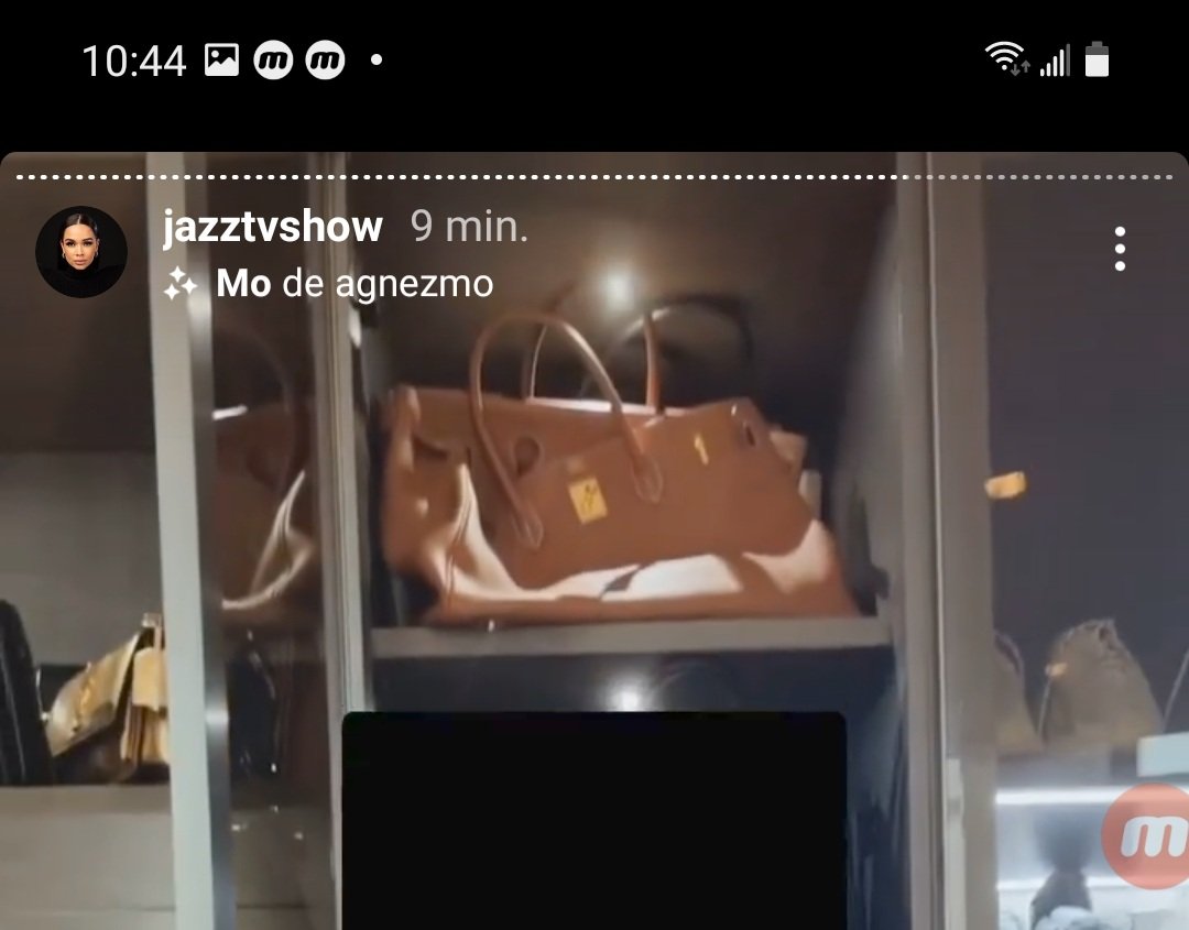 nourfamily's tweet photo. est-ce que vous croyez que si c'était un vrai sac hermès #jazztvshow l'aurait manipulé de cette façon là ???
#jlcfamily #fakebag #fakelife https://t.co/zH5RMuCrIR