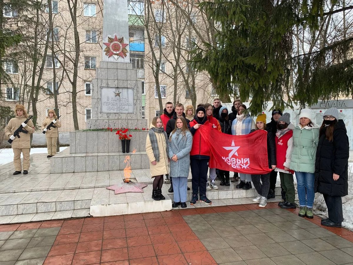 Приволжские новорубежцы возложили цветы к обелиску Славы
rubezh.org/novosti/privol…