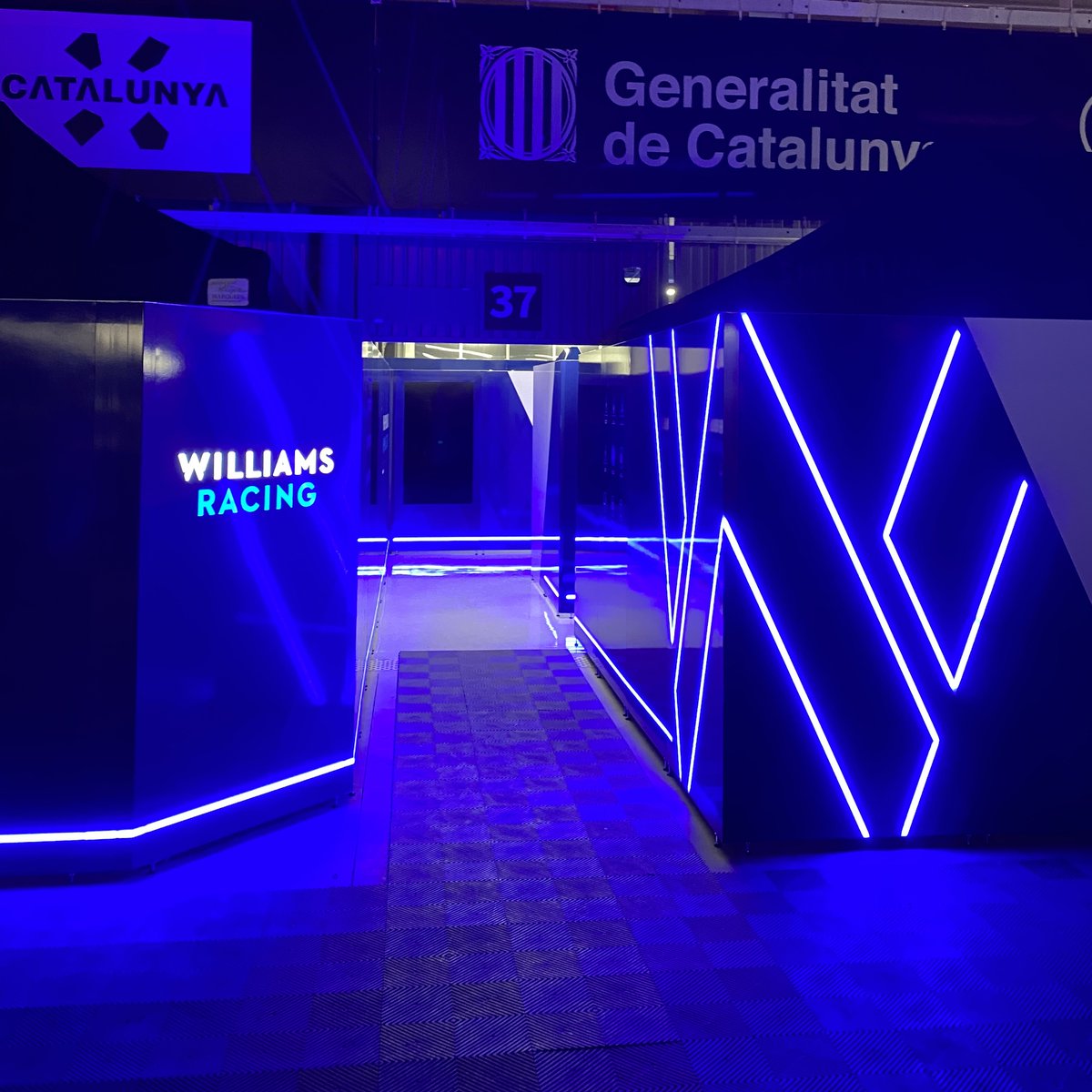 GDS_GDS's tweet photo. We're very proud to be working with @williamsf1 to deliver their new #F1 back of house garage and paddock entrance, which is making its debut at pre-season testing this week. https://t.co/eg5Zo7k8mm