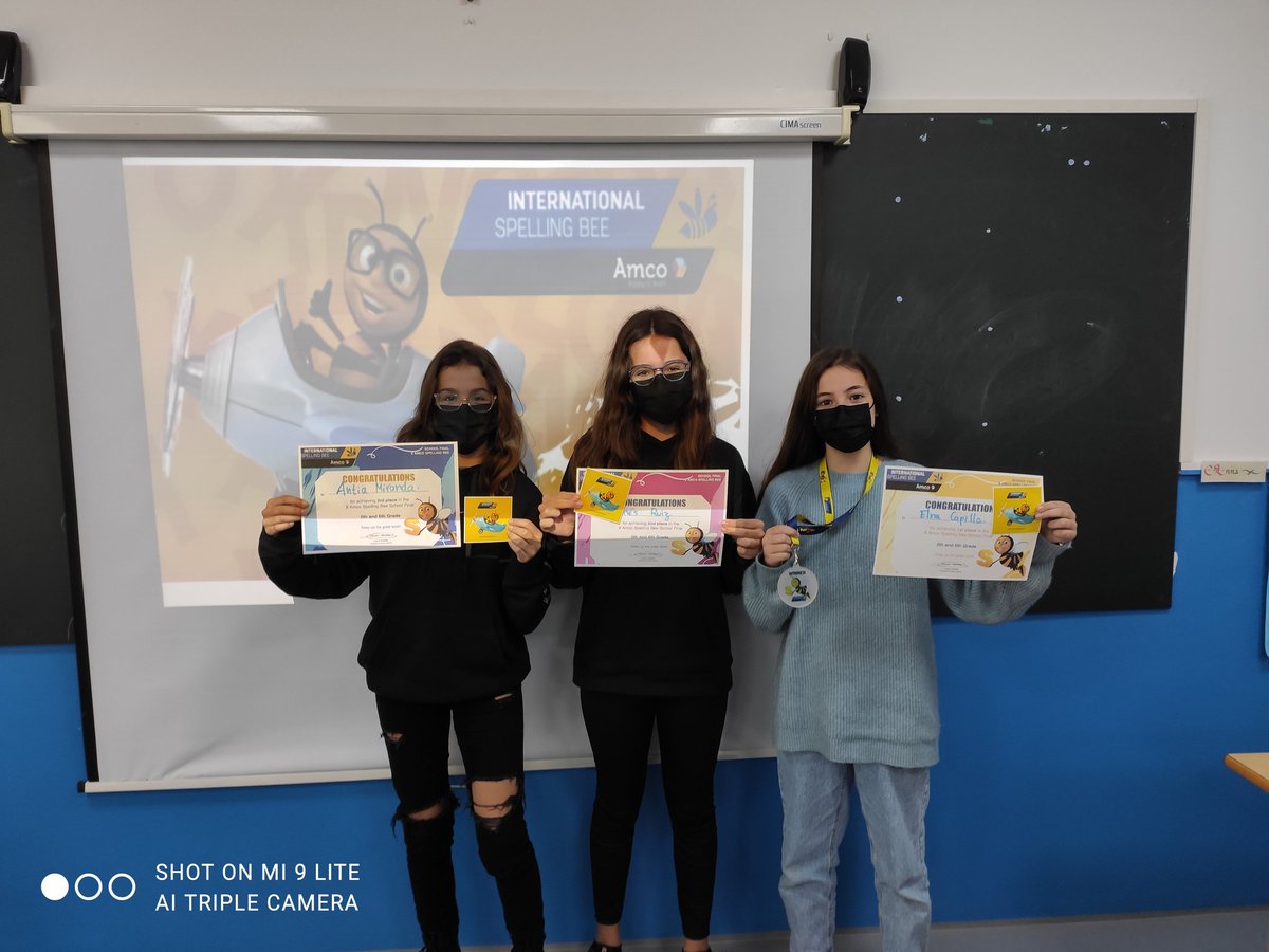 LOUGV81's tweet photo. Today we have celebrated the spelling bee contest🐝🏆 final with our 6th grade students. Everybody did a great job!!! 🥇 Congratulations Elna and Daniel! @AMCO_iberia @escolamdcprat https://t.co/MWL6SCpztU