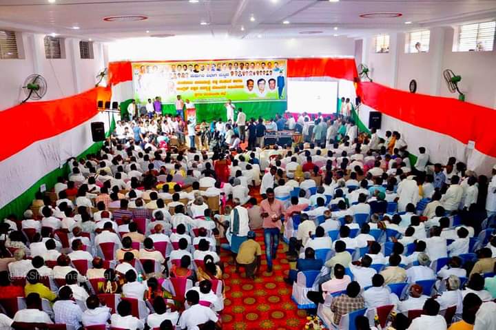 INCKarnataka's tweet photo. ಸಭೆಯಲ್ಲಿ ಮಾಜಿ ಡಿಸಿಎಂ @DrParameshwara, ಕೆಪಿಸಿಸಿ ಕಾರ್ಯಾಧ್ಯಕ್ಷರಾದ @SaleemAhmadINC, ಮಾಜಿ ಸಚಿವರಾದ @JayachandraTB, ವೆಂಕಟರಮಣಪ್ಪ, ಮಾಜಿ ಶಾಸಕರಾದ ಕೆ.ಎನ್ ರಾಜಣ್ಣ, ಮುಖಂಡರಾದ
ಆರ್. ರಾಮಕೃಷ್ಣ ಸೇರಿದಂತೆ ಹಲವು ಮುಖಂಡರು ಉಪಸ್ಥಿತರಿದ್ದರು. https://t.co/3Xj1ZkGrhz