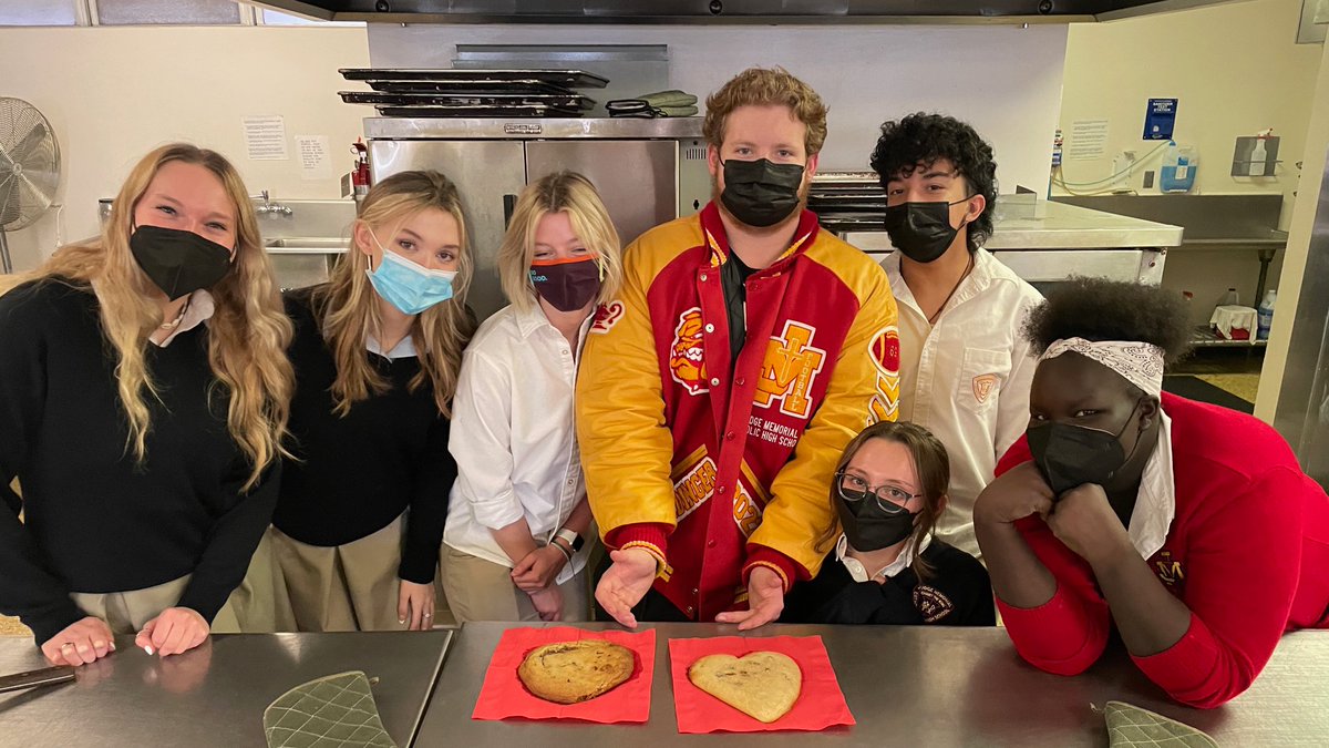 JudgePride's tweet photo. Culinary Science comes to Judge! Seniors in Concurrent Chemistry are earning SLCC Chemistry credit and testing new labs for the Culinary Science class that will be introduced next year. 

Students use cooking as a way to explore the Scientific Method.
#judgescience #judgepride https://t.co/45iZfVHkdH