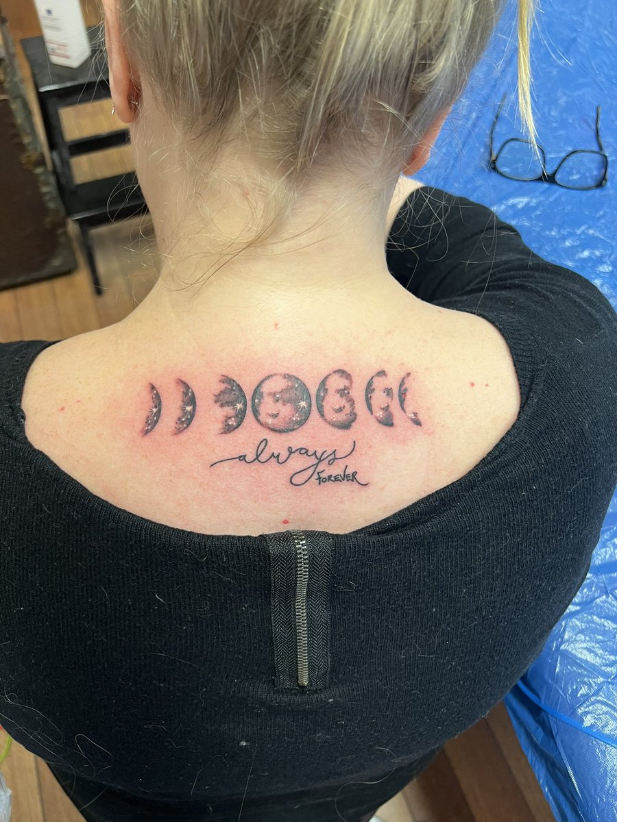 MarianneM10's tweet photo. Sånn: Happy og Ny tatovert 😁🤩 https://t.co/BMf5a3rtiL