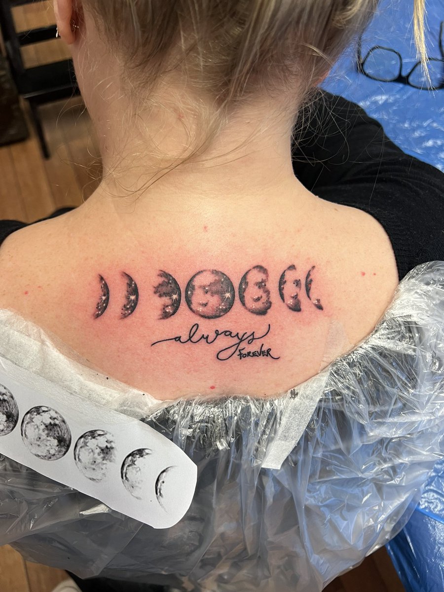 MarianneM10's tweet photo. Sånn: Happy og Ny tatovert 😁🤩 https://t.co/BMf5a3rtiL