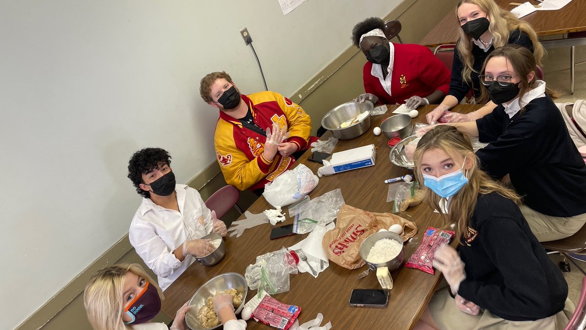JudgePride's tweet photo. Culinary Science comes to Judge! Seniors in Concurrent Chemistry are earning SLCC Chemistry credit and testing new labs for the Culinary Science class that will be introduced next year. 

Students use cooking as a way to explore the Scientific Method.
#judgescience #judgepride https://t.co/45iZfVHkdH