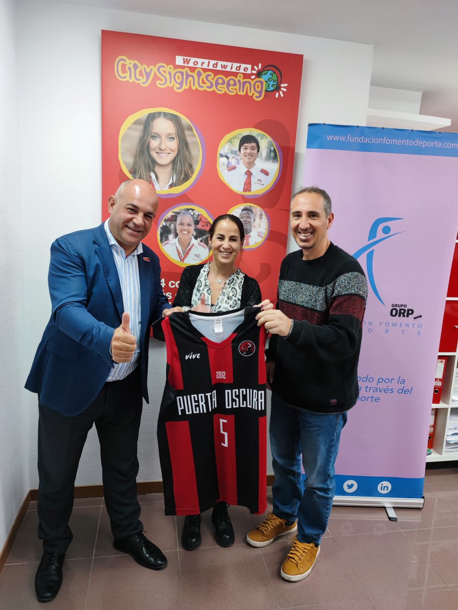 <a href="/malagatour/">City Sightseeing Málaga</a> y <a href="/DeporteFomento/">Fundación Fomento Deporte</a> han firmado un acuerdo de colaboración para apoyar a los equipos femeninos de Baloncesto y Voleibol de <a href="/CDJPuertaOscura/">CD Puerta Oscura</a>. Nuestro objetivo común es poner en valor el deporte de base, femenino y de personas con diversidad funcional. ¡A por todas! 💪
