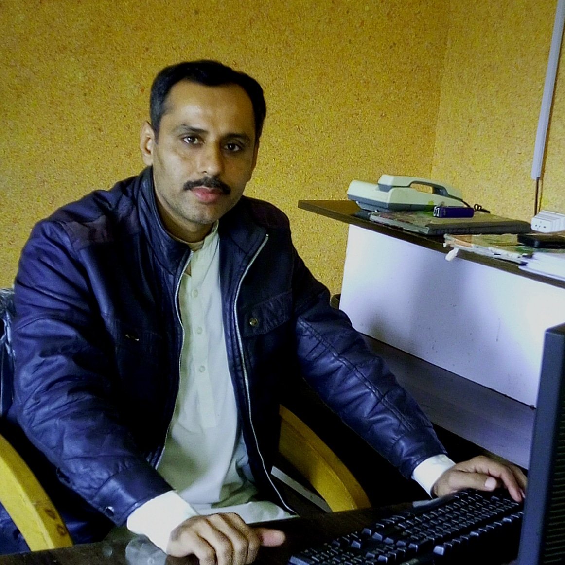 waseemsarki2's tweet photo. Complete today task and now good bye office https://t.co/LYNcil16JD