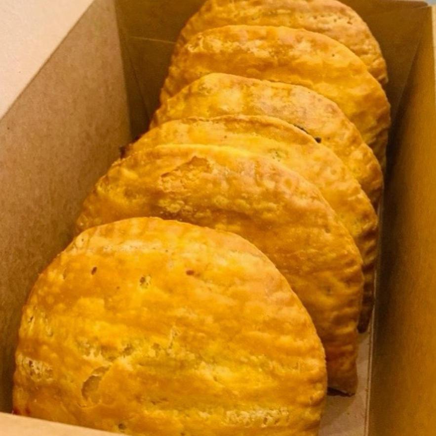 GoSnappyio's tweet photo. It's #PattyDay in Toronto! Celebrate with a delicious Jamaican Patty from #SnappyPowered restaurant @pattylicious_ca https://t.co/Bf9XoiEU8L