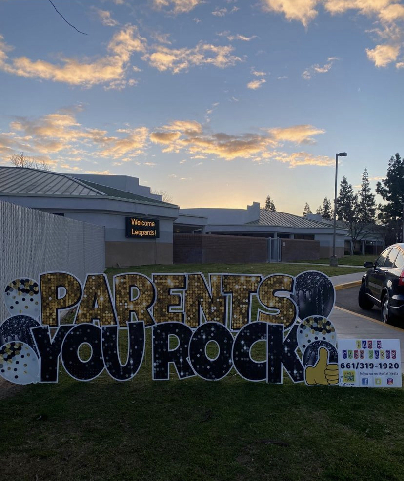 loudonleopards's tweet photo. Parents and Families, don't forget to stop and take a photo with our Appreciation signs this week in two locations: in front of school and near the car valet. We appreciate you! #ParentAppreciationWeek #WeLoveFamilies #GoLeopards #PBVUSD https://t.co/HeDgIwz4Ut