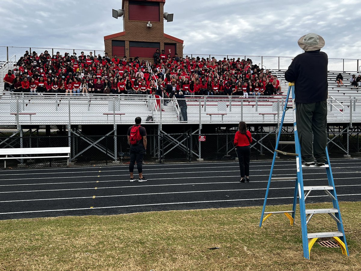 Thomas4Leaders's tweet photo. Class of 2022 the skies cleared out for you! 🙌🏻🐾❤️
99 days to 6/2/22! 🎓
@Qohs2022 @QOHS_SGA @APVNajera @QOHS_AP @yarborop2 @QOHSCounseling @QOAthletics @QOBoosters @livinginthegift https://t.co/qrKiU34K7n