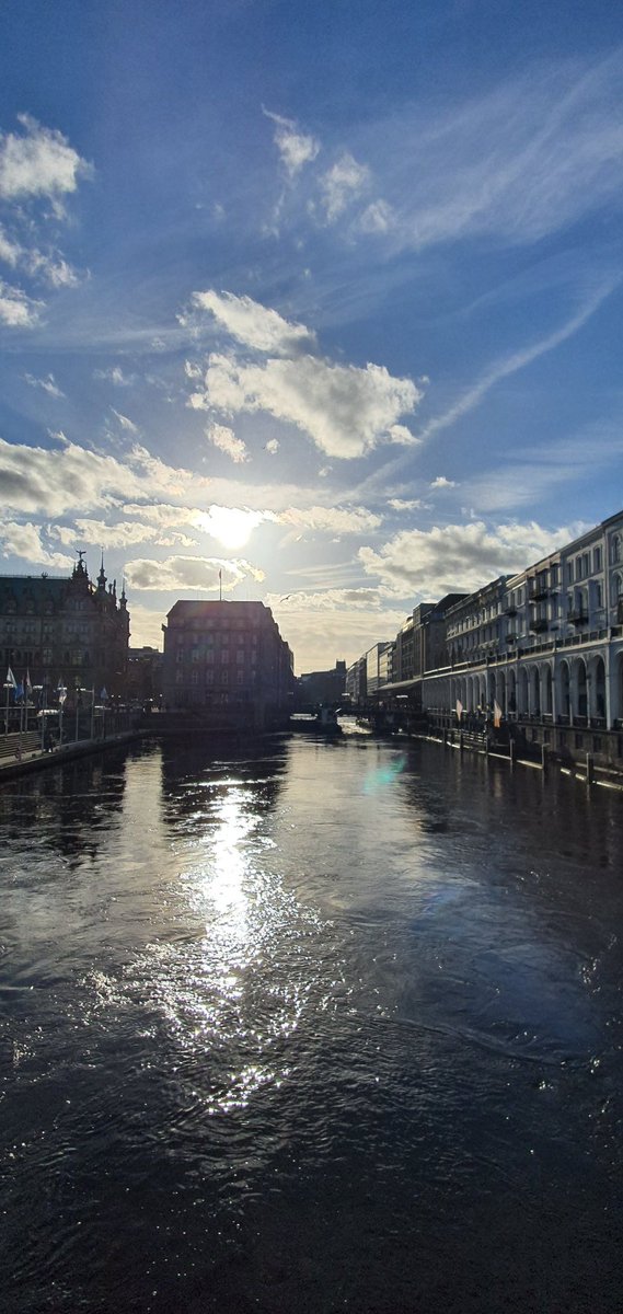 HamburggirlLara's tweet photo. Hamburg Impressions 🥰❤ #Hamburg #Hhome https://t.co/0LsfI4HW4X