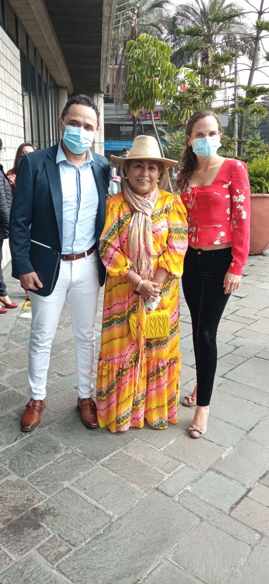 AnaConcomindaba's tweet photo. Gracias Sra. Ministra @mariabrownp por considerarnos a los #Artesanos #Textil en la #ReactivaciónEconómica del #EcuadorDelEncuentro nos aumentaron el Presupuesto y confeccionaremos el Kits de 6 Prendas Gracias #FEDARTEG #ArtesanosUnidos @EcuadorCut @LassoGuillermo @AndresChiriEC https://t.co/WX8ENnemTz