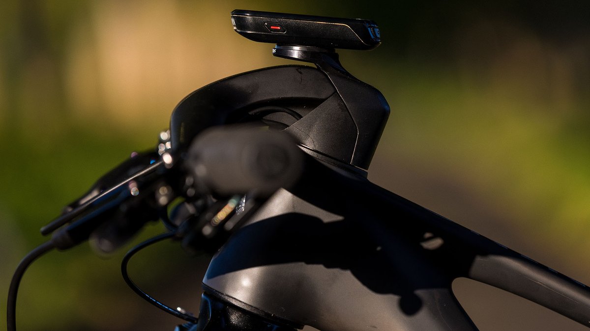 CONTACT IS KEY - The epitome of control, the Fraser iC SL cockpit delivers just the right amount of trail feedback, and the responsiveness to deal with whatever stands between you and a World Championship title (or 9) 🤩 

#syncros #precisionbicycleproducts