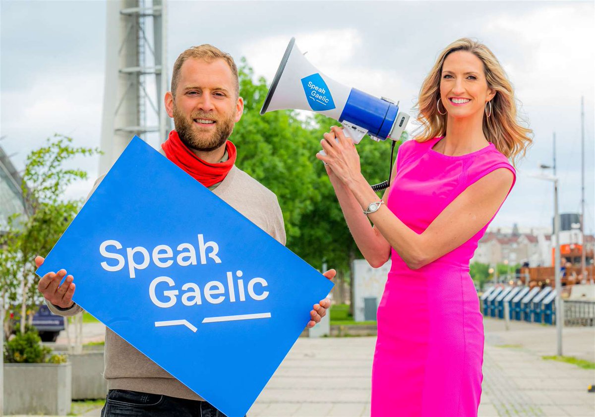 uhinwh_sty's tweet photo. 1/2 Tha @lccuhi toilichte a bhith an làthair aig tachartas dhreuchdan air a chur air dòigh le @cne_siar ann an Talla Bhaile Steòrnabhaigh.
Bidh na h-òraidichean Gàidhlig againn ann gus bruidhinn mu na cùrsaichean Gàidhlig a tha sinn a’ tabhann.
@SpeakGaelic #StudyLCC #Gaelic https://t.co/4XNrc2mPlw