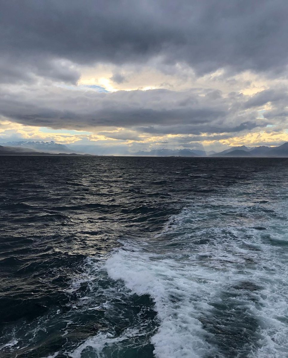acrennes's tweet photo. ❄️ Appel des pôles ❄️

🚢 Nos envoyés spéciaux Elsa &amp; Julien ont embarqué direction l'Antarctique !
👉constater les impacts du changement climatique
👉témoigner pour faire prendre conscience de l’urgence de protéger les milieux polaires 🌎

Suivez leur expédition 📲@appeldespoles https://t.co/DzPRmDnvCd